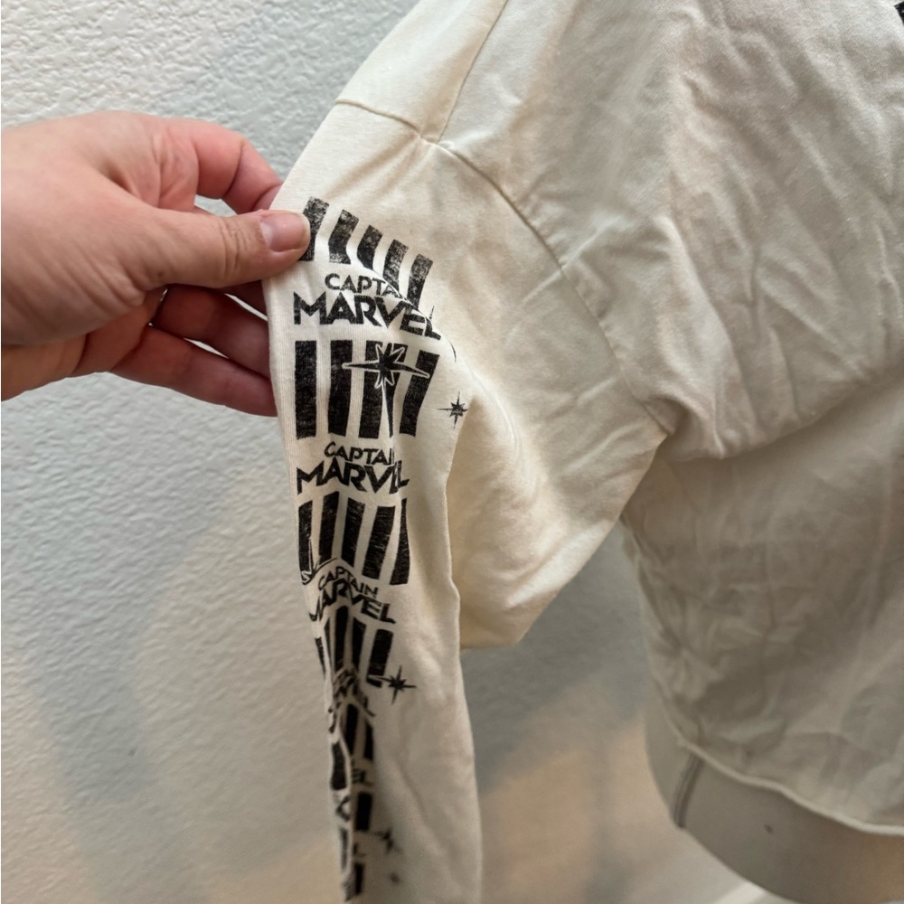 Captain Marvel Logo Tee - Cream - Picture 2 of 4